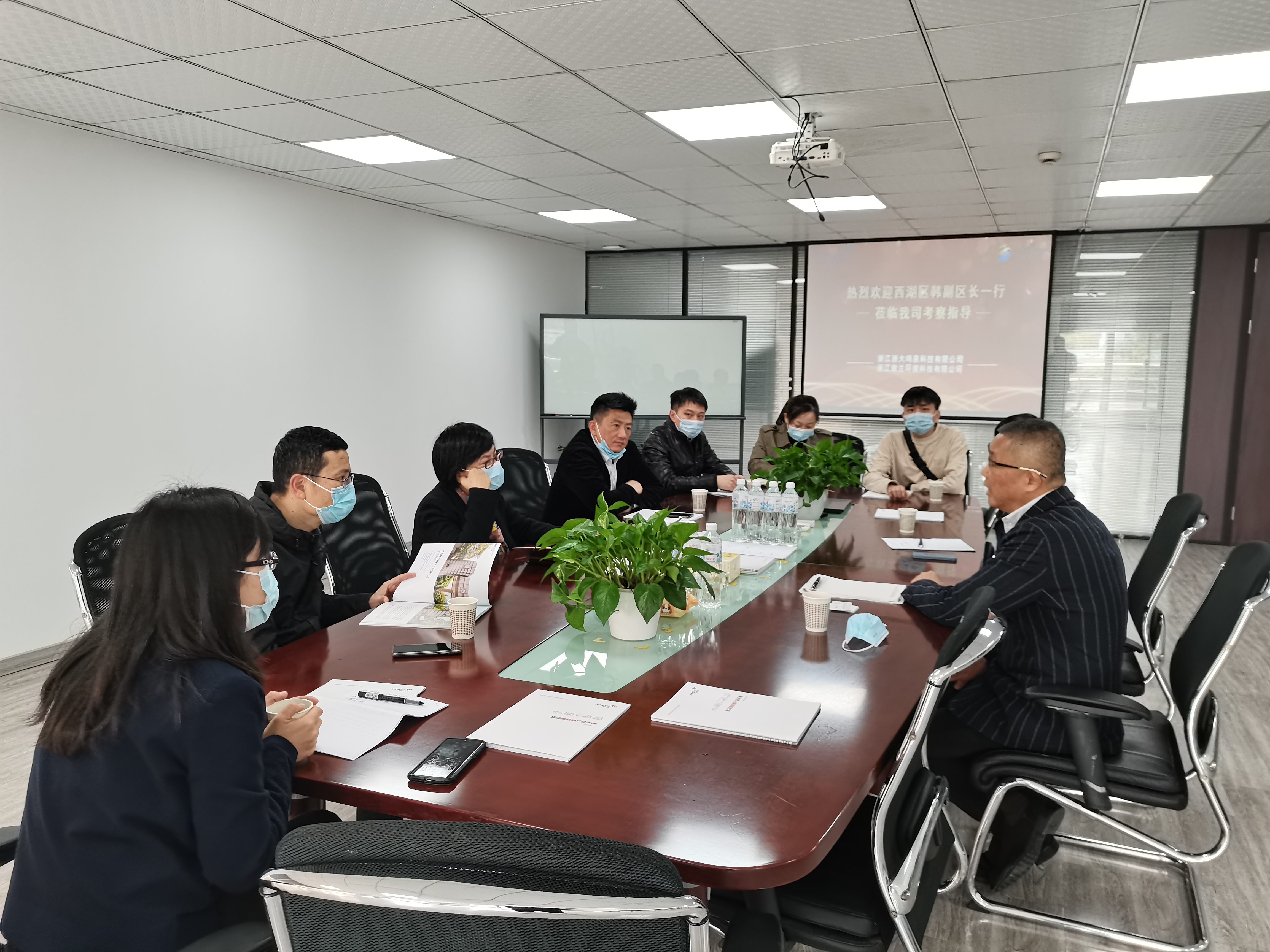 西湖区韩斌副区长一行莅临浙大新利（中国）官方考察指导工作